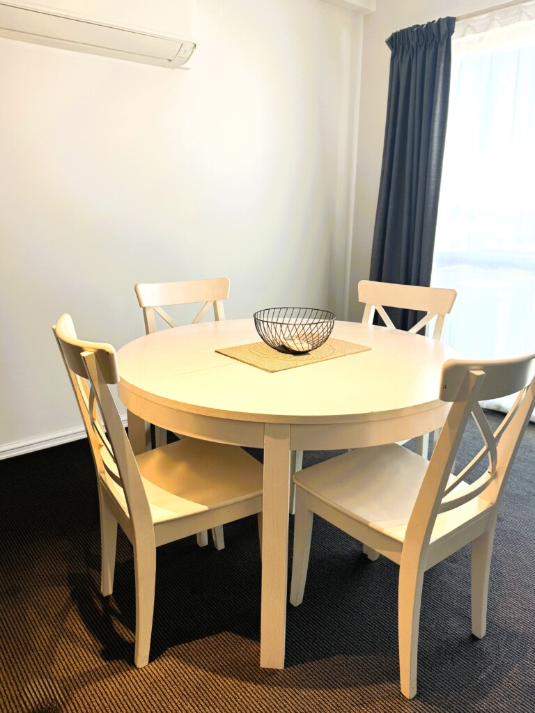 Dining1