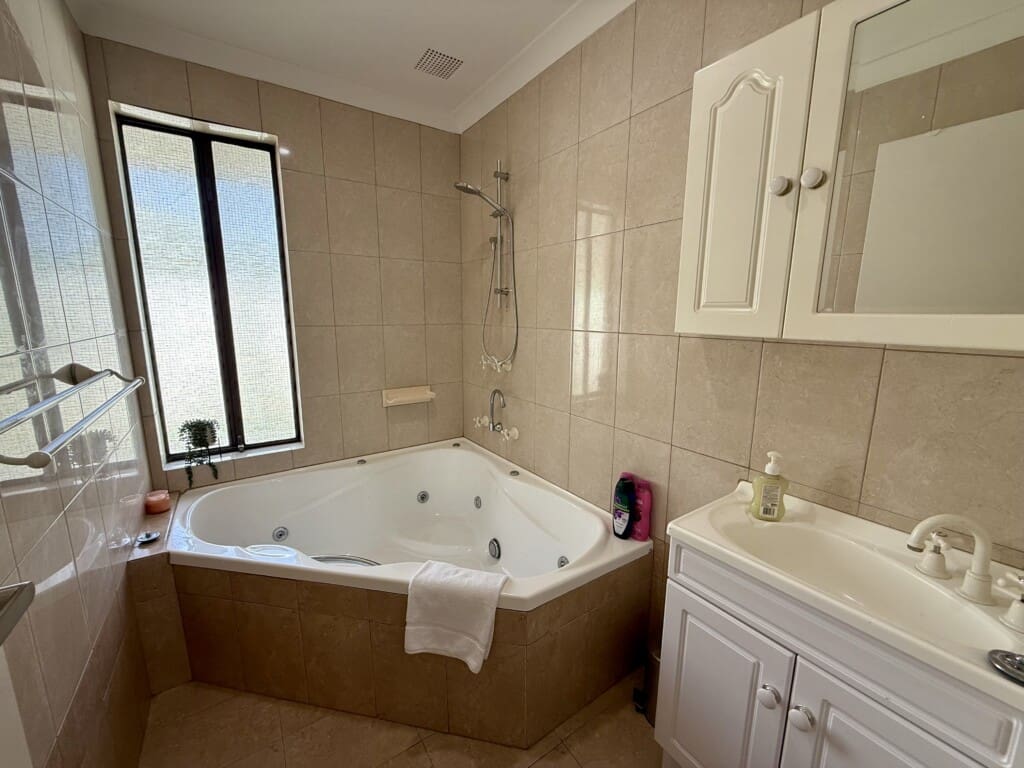 a242a225 b1f7 4429 8980 1499059b5bd4