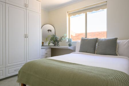 1 NOT IN GUESTY, OKAY WITH DB