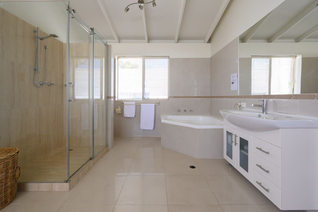 12 NOT IN GUESTY, OK WITH DB