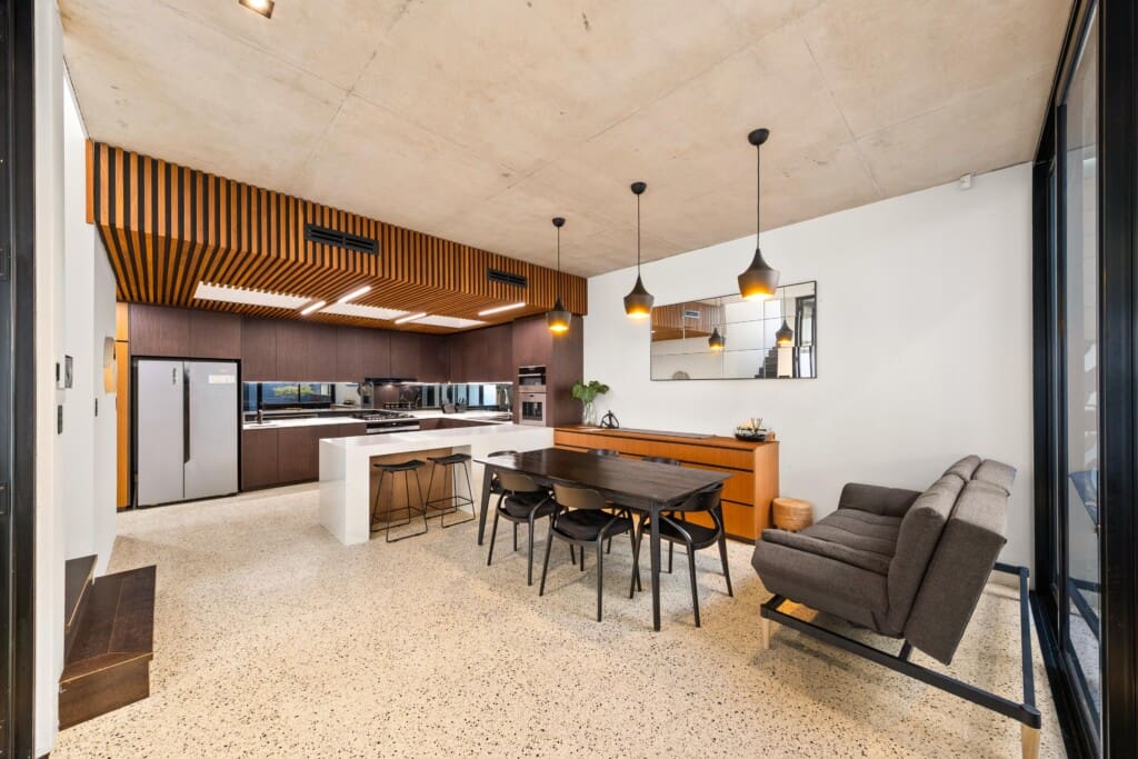 16 MM 28229 2 Edit Edit