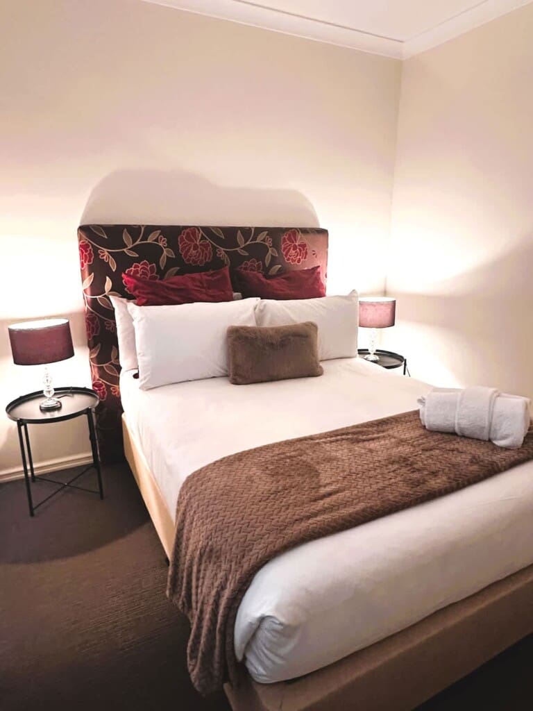 0305f45c 6e42 40 ik tK