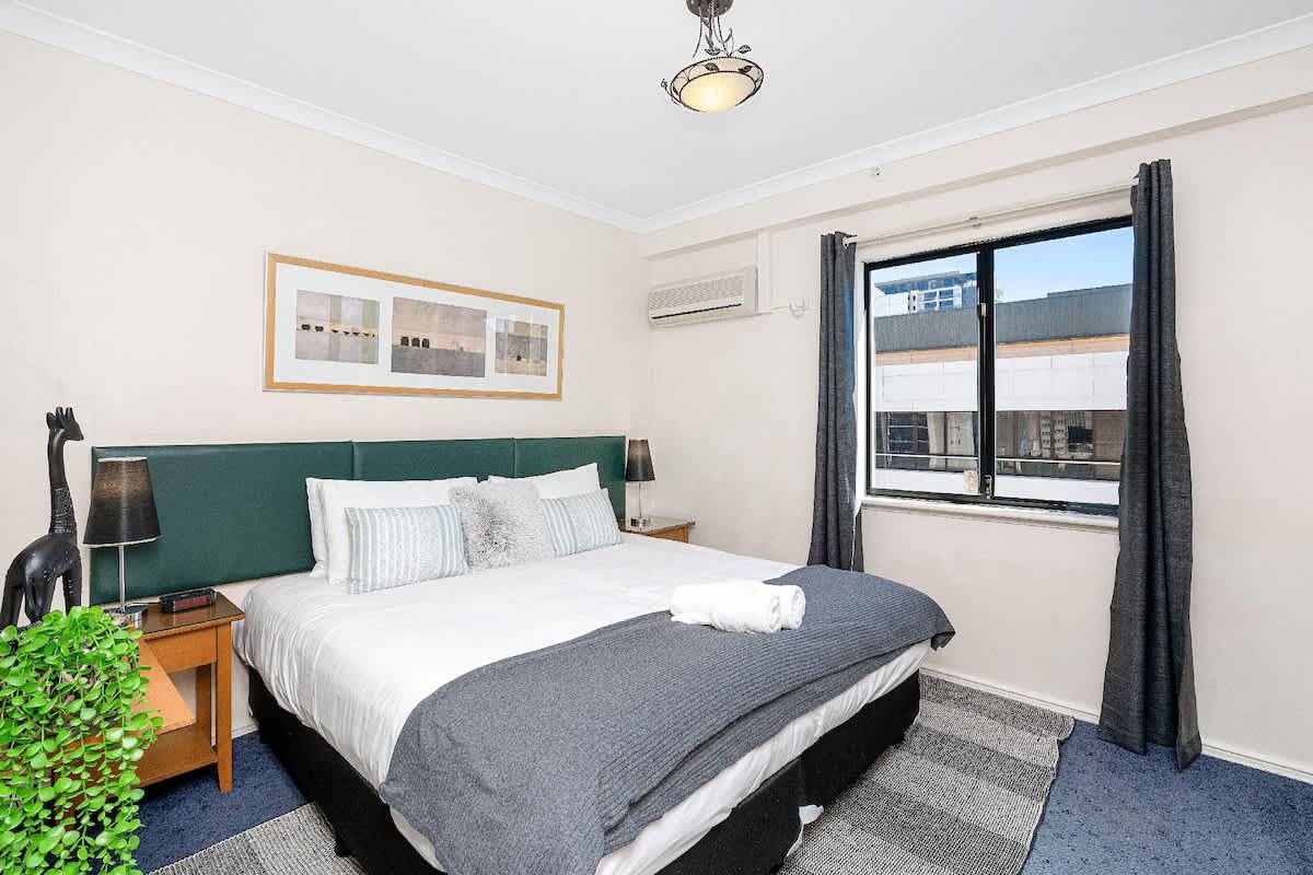 19a30b56 d54a 4a MGJ n