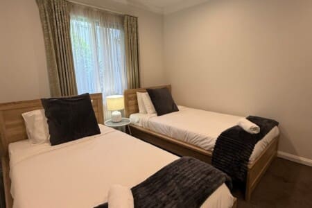 22c5ba06 abad 4e F45FU