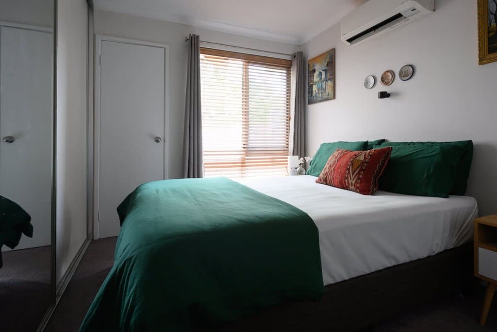 30f5c5a7 e9a4 48 KMdCD