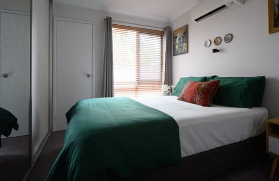 30f5c5a7 e9a4 48 KMdCD