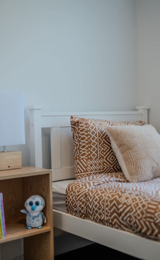 34a50302 72c7 4c bH LT