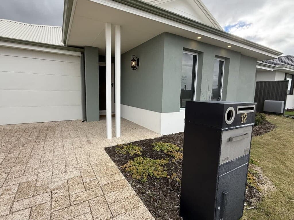 3faaf5b9 1563 41 WFjJS