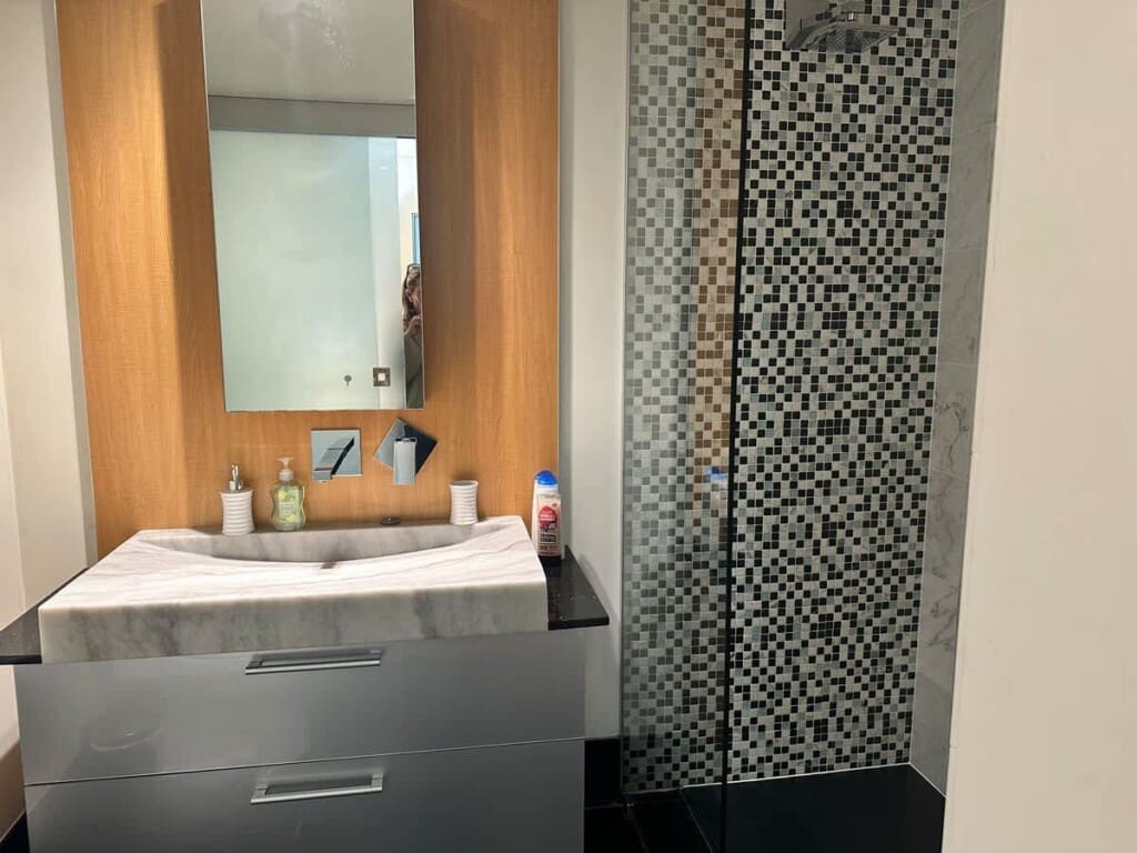 42ec7b0f 5826 4e 5tvcl