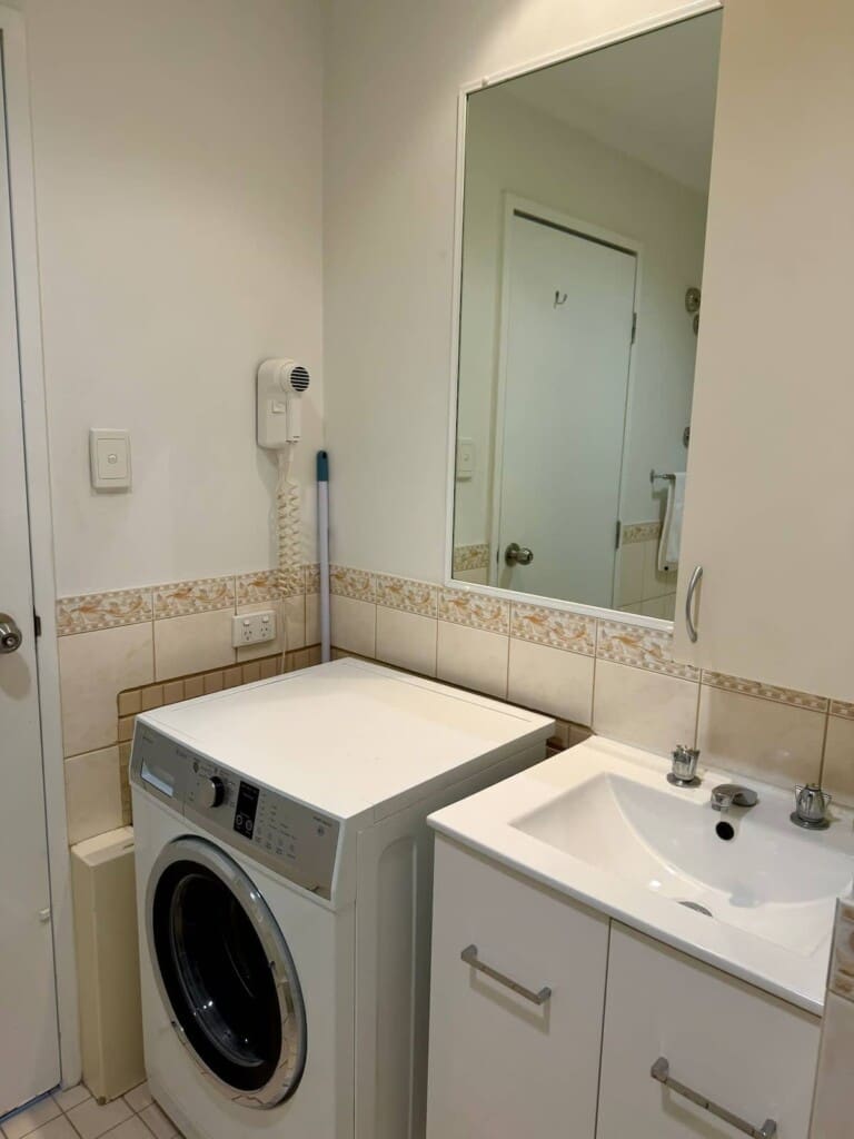 599285d3 11ba 4d 8 lch