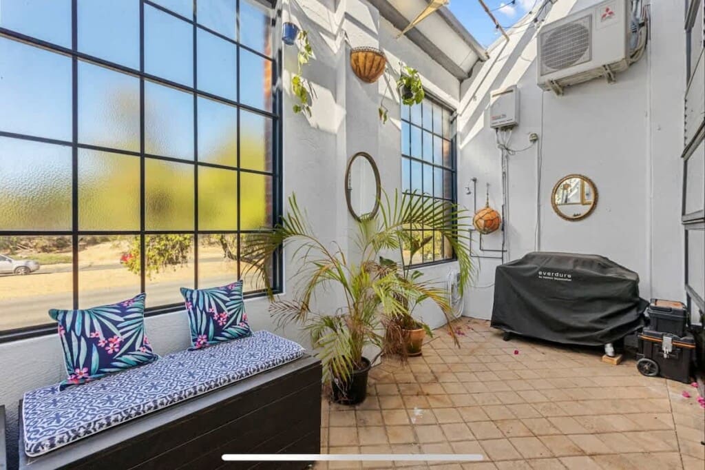 5efdeb48 f6e3 42 j3vqJ