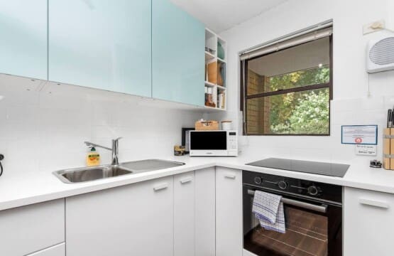 6f8415db b75c 43 8UYFW