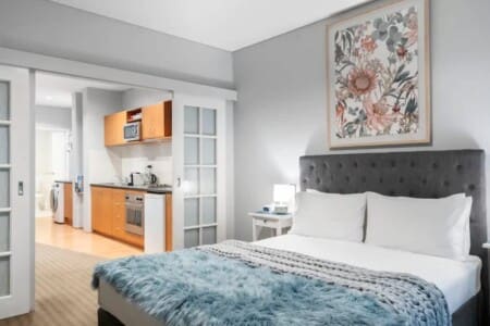 704299e9 93fe 4b rEIGw