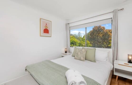 74c7dd87 de63 4b Rqckg