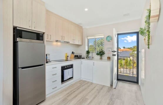 79203a00 da90 4e F5LFm