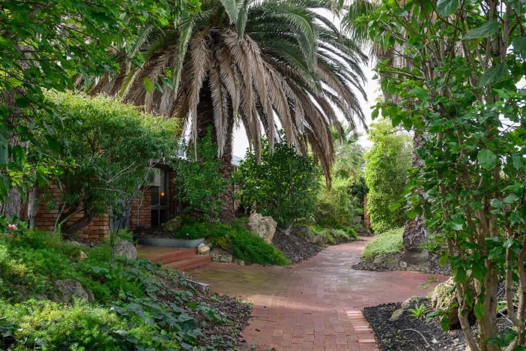 8380200a 51bb 40 82uWP