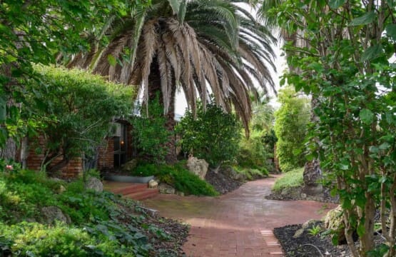 8380200a 51bb 40 82uWP