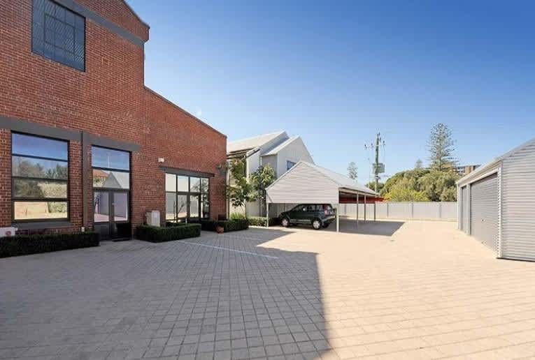 8992d877 0b55 48 ClUQY