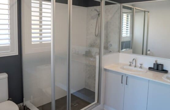 8a3ba5d9 3b90 4c RyAcW