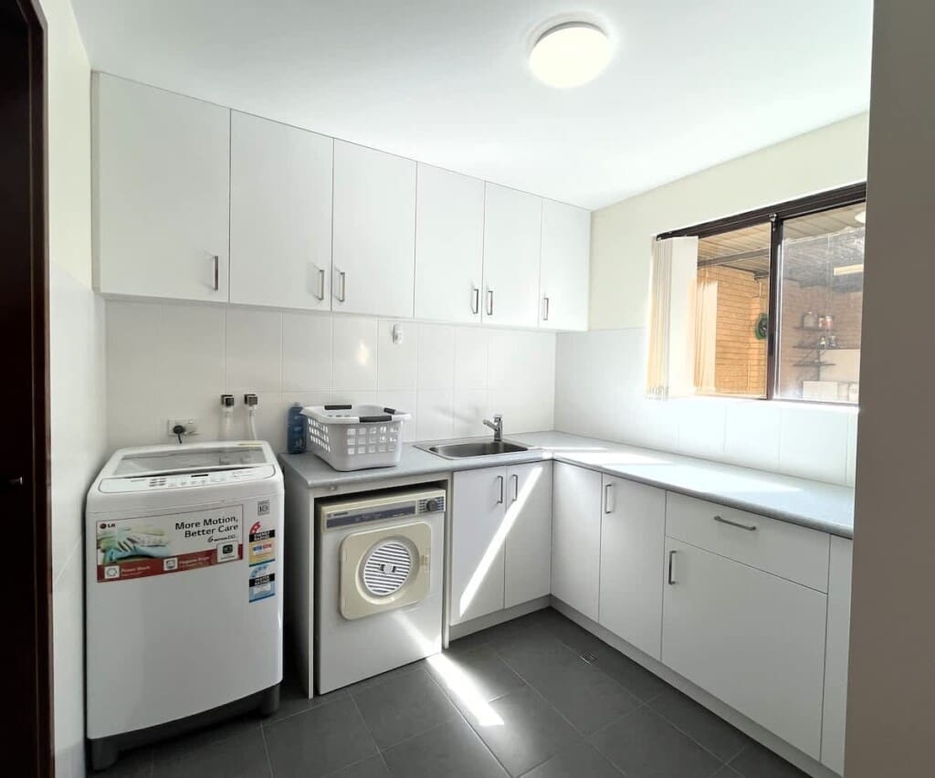 98946a87 8ace 42 GU4MA