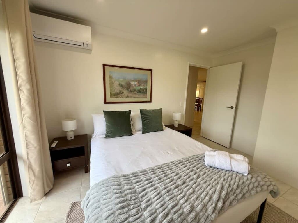 98fb0887 c485 48 YOGtz