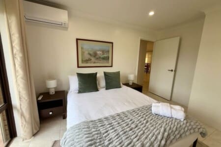 98fb0887 c485 48 YOGtz