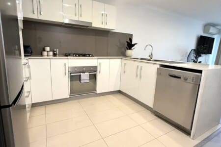 aa10845f 75ed 42 gbLKX