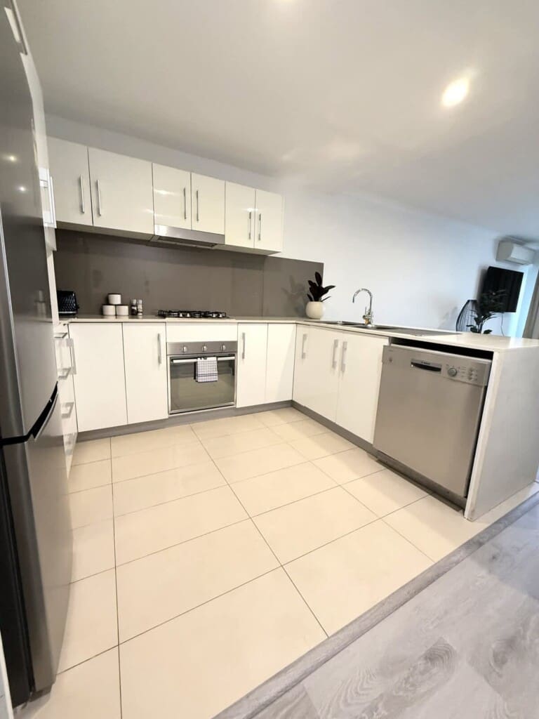 aa10845f 75ed 42 gbLKX