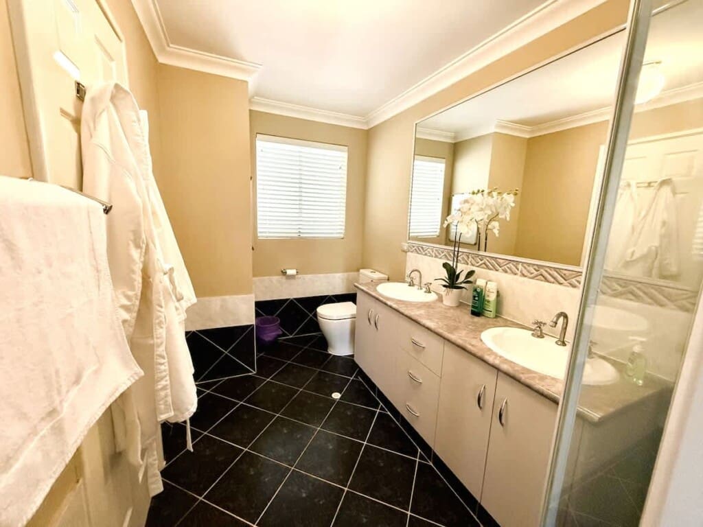 aae87af9 f74c 4f 5fj7T