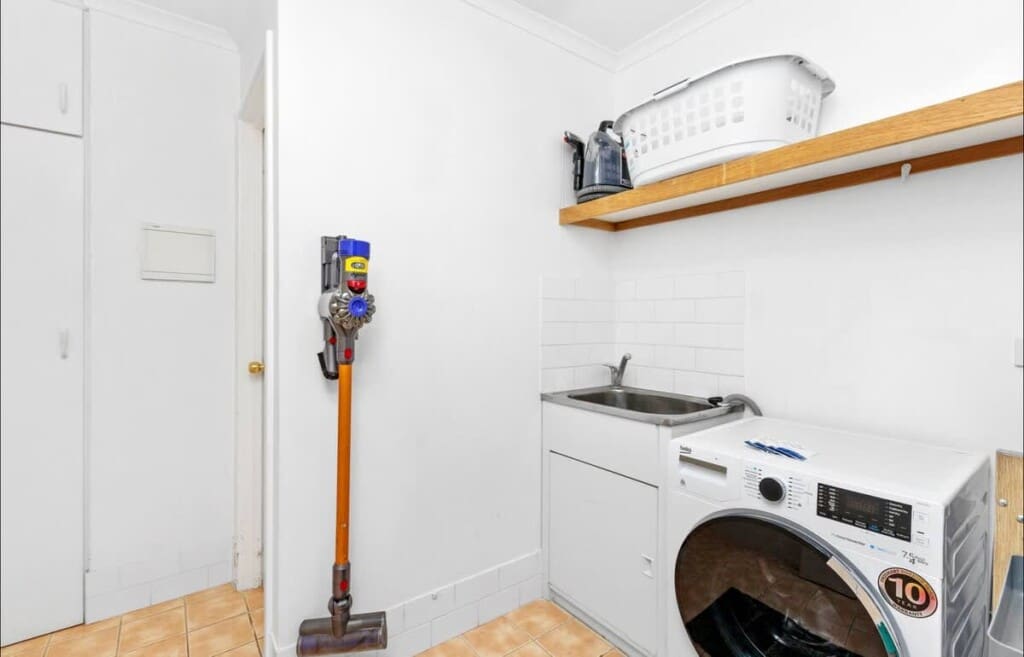 b340242c 3961 4b C10nW