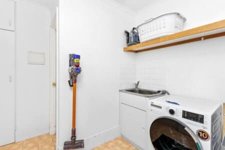 b340242c 3961 4b C10nW