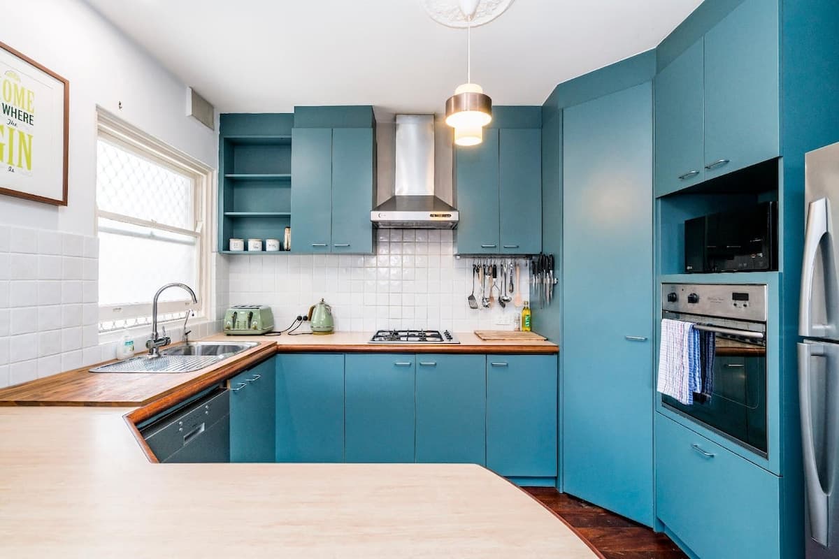 b7ee5519 2f65 4c bkbAZ