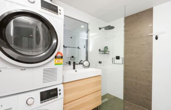 bae03a28 e6e9 4d LfiAg