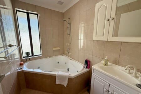 c7c4f723 af97 4c dZ9Hw