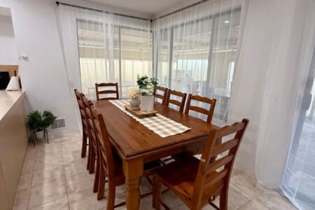 cd6dd9ca 04f2 4d V s5A