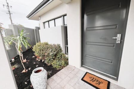 d2079d47 1379 4d FqJGp