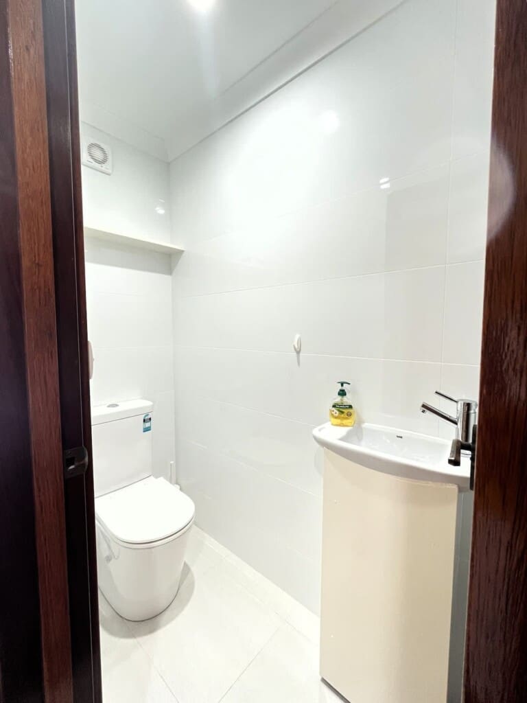 d2b9e0a7 f3c2 4f sn s