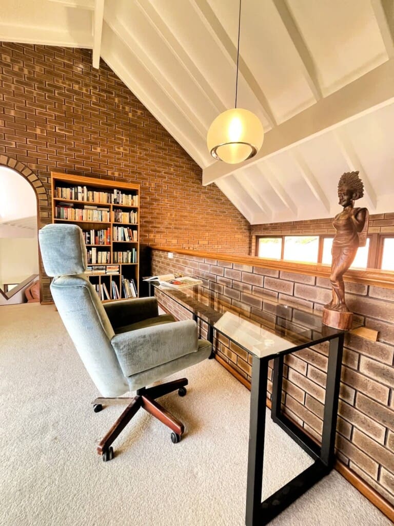 d9138066 5b47 4a CN7Qz