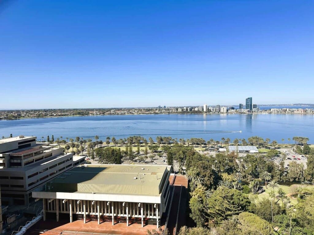 e02da92e 79e2 4f qK gJ