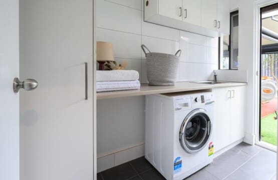 e7d76f21 d878 4b hYb1W