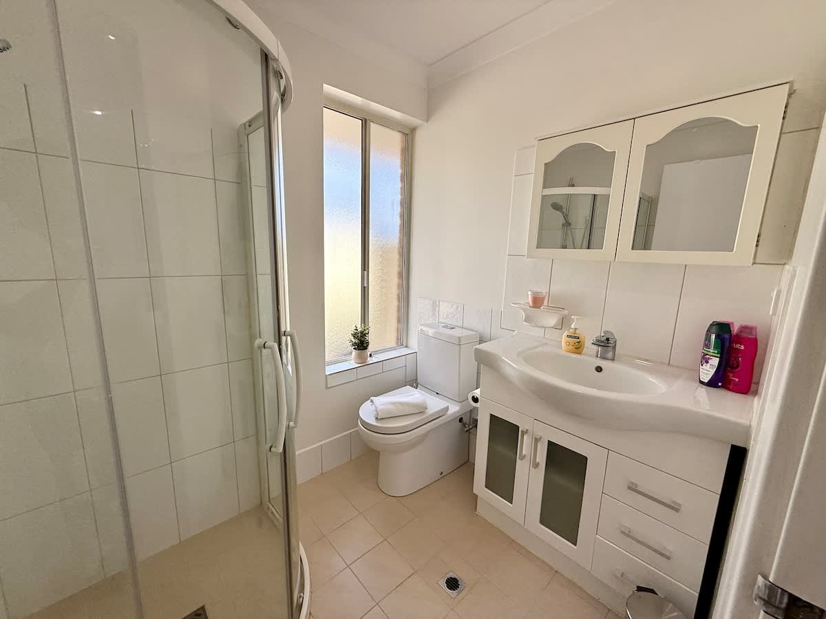 efb342c2 b542 49 j80KS