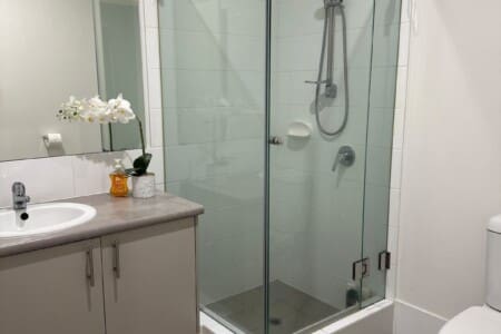 f2794a8b 19fb 44 hgC8y