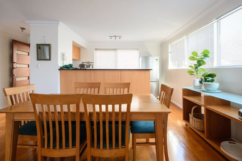 f56aff7b 10a0 4a 1JRWJ