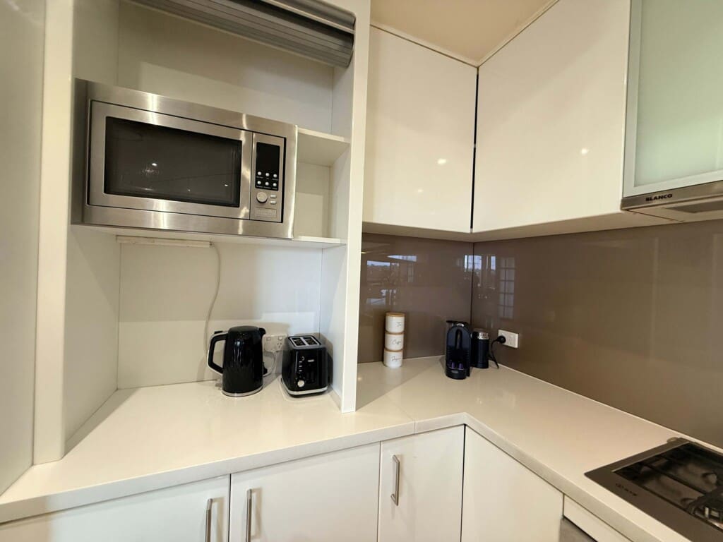 n3zqmx0g0fop0ror8jfk